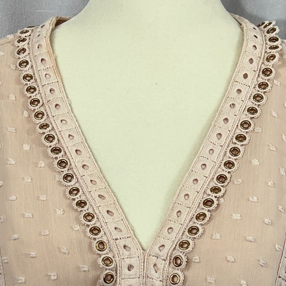 Gorgeous ALLISON New York Floral Embroidered Blouse in Blush Size Medium - Picture 5 of 12